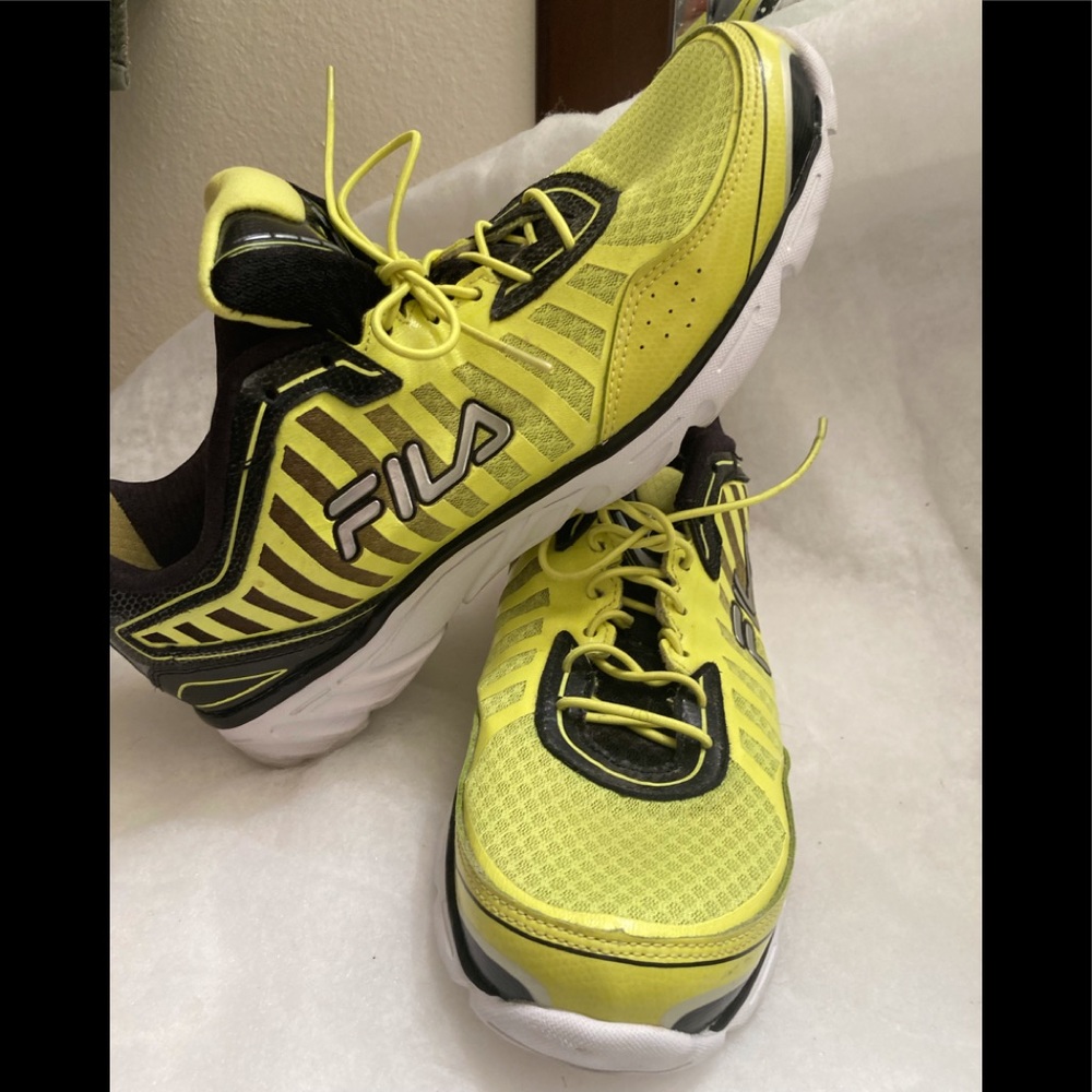 FILA MENS Athletic Shoes Size 10.5 EXCELLENT Condition